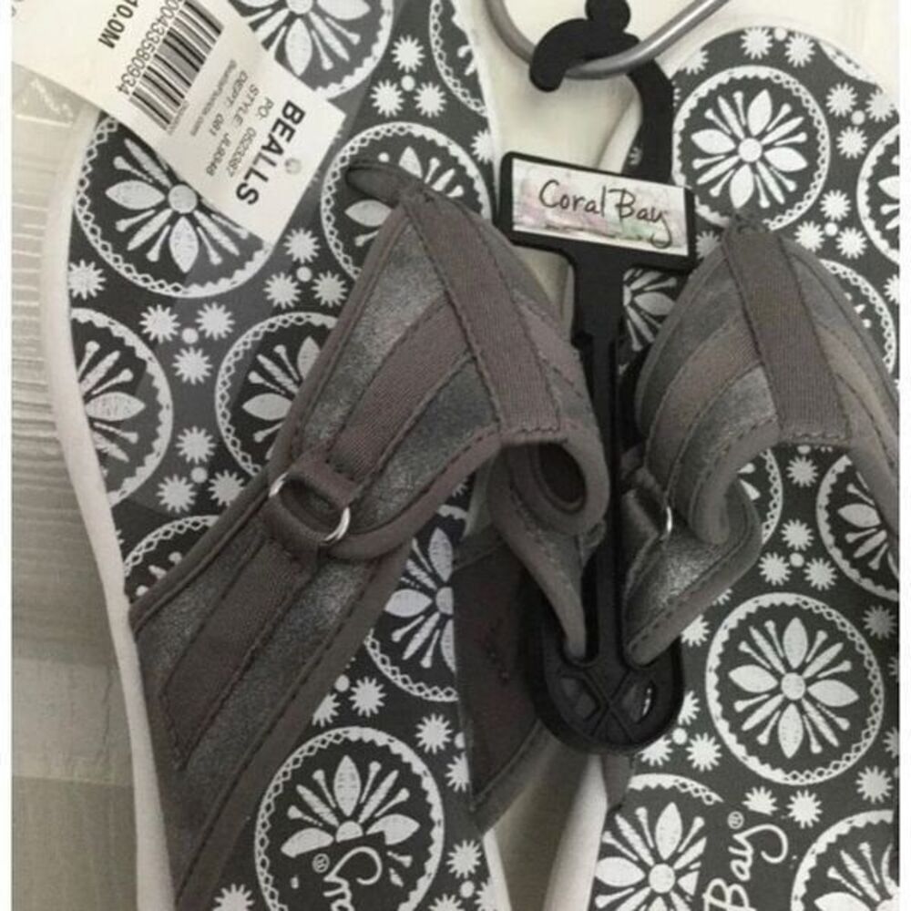 CORAL BAY Sandles Size 10M Gray and Cream - Picture 3 of 4